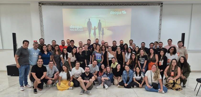 Grupo participante de um encontro de desenvolvimento de líderes